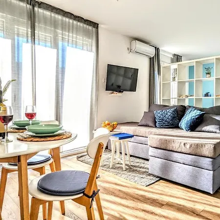 Blue Lagoon 150M-2 Minuta Hoda Od Centra, Mogucnost Za Parking-Apartmani-Nsmilos Novi Sad Exteriör bild