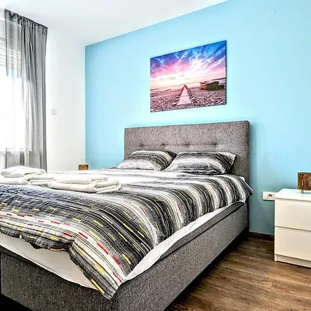 Blue Lagoon 150M-2 Minuta Hoda Od Centra, Mogucnost Za Parking-Apartmani-Nsmilos Novi Sad Exteriör bild