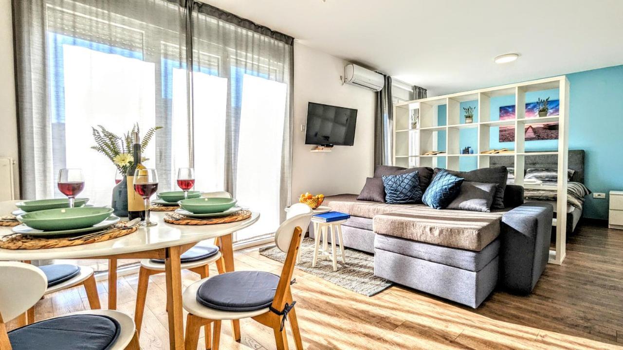 Blue Lagoon 150m-2 Minuta Hoda Od Centra, Mogucnost Za Parking-apartmani-nsmilos * Novi Sad