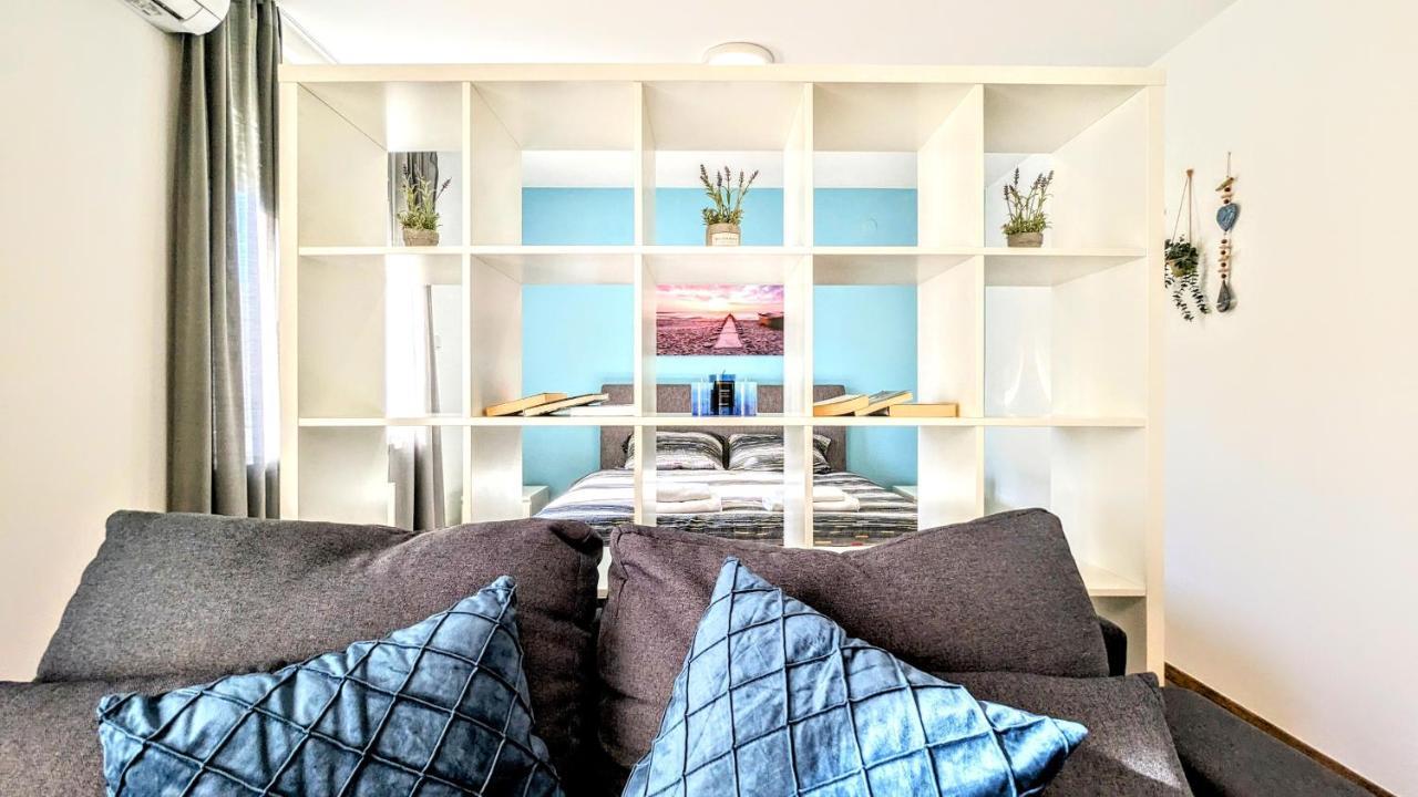 Blue Lagoon 150m-2 Minuta Hoda Od Centra, Mogucnost Za Parking-apartmani-nsmilos Lägenhet *