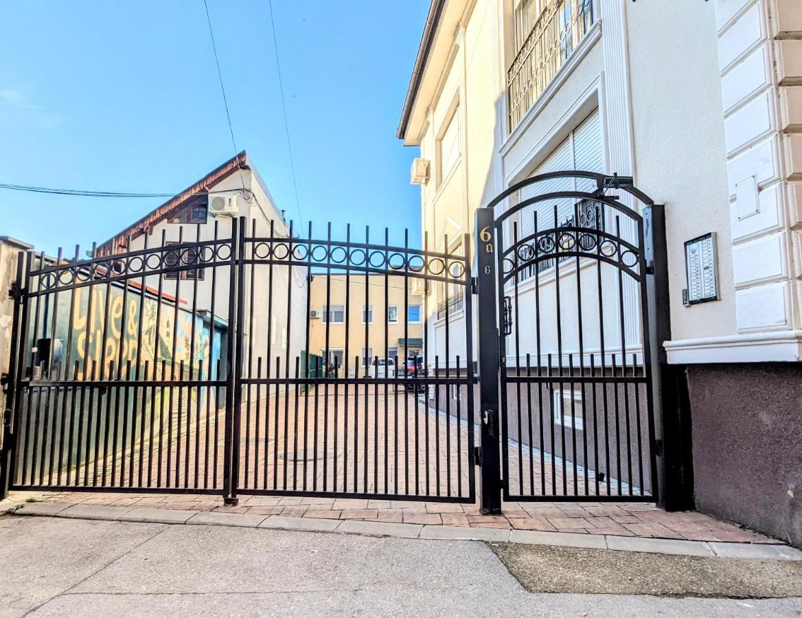 Lägenhet Blue Lagoon 150m-2 Minuta Hoda Od Centra, Mogucnost Za Parking-apartmani-nsmilos *