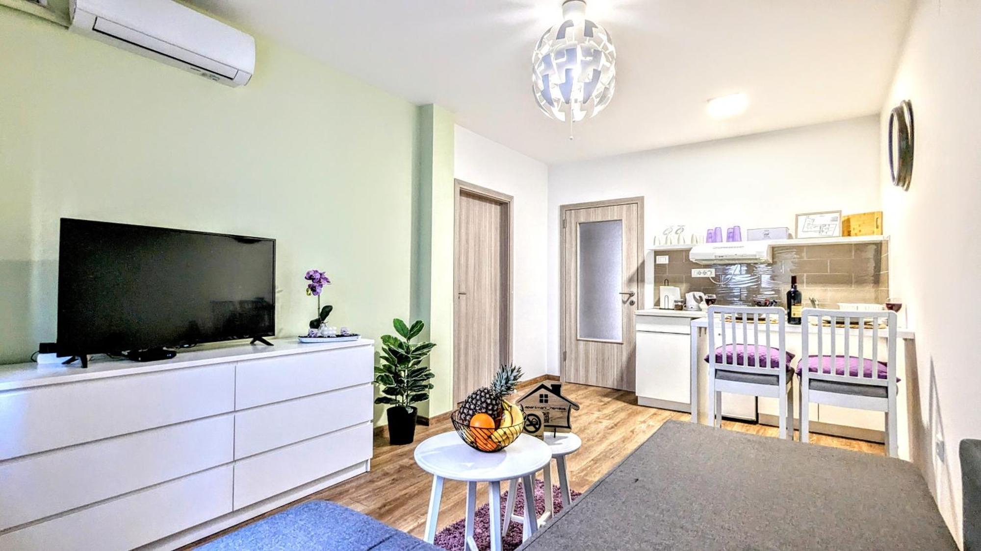 Blue Lagoon 150m-2 Minuta Hoda Od Centra, Mogucnost Za Parking-apartmani-nsmilos Lägenhet
