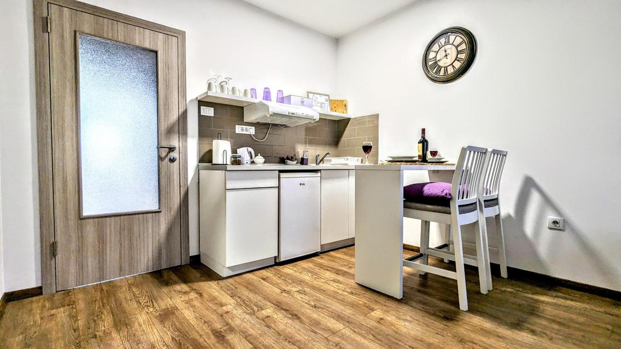 Lägenhet Blue Lagoon 150m-2 Minuta Hoda Od Centra, Mogucnost Za Parking-apartmani-nsmilos Novi Sad