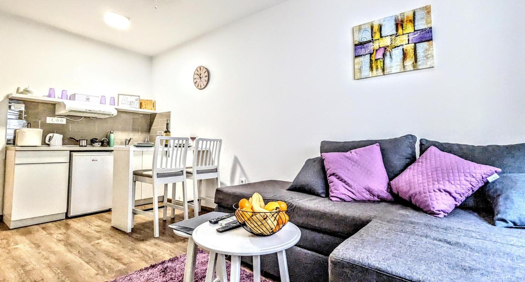Blue Lagoon 150m-2 Minuta Hoda Od Centra, Mogucnost Za Parking-apartmani-nsmilos Novi Sad