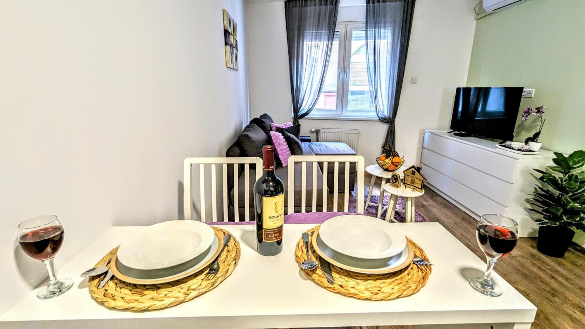 Lägenhet Blue Lagoon 150m-2 Minuta Hoda Od Centra, Mogucnost Za Parking-apartmani-nsmilos *