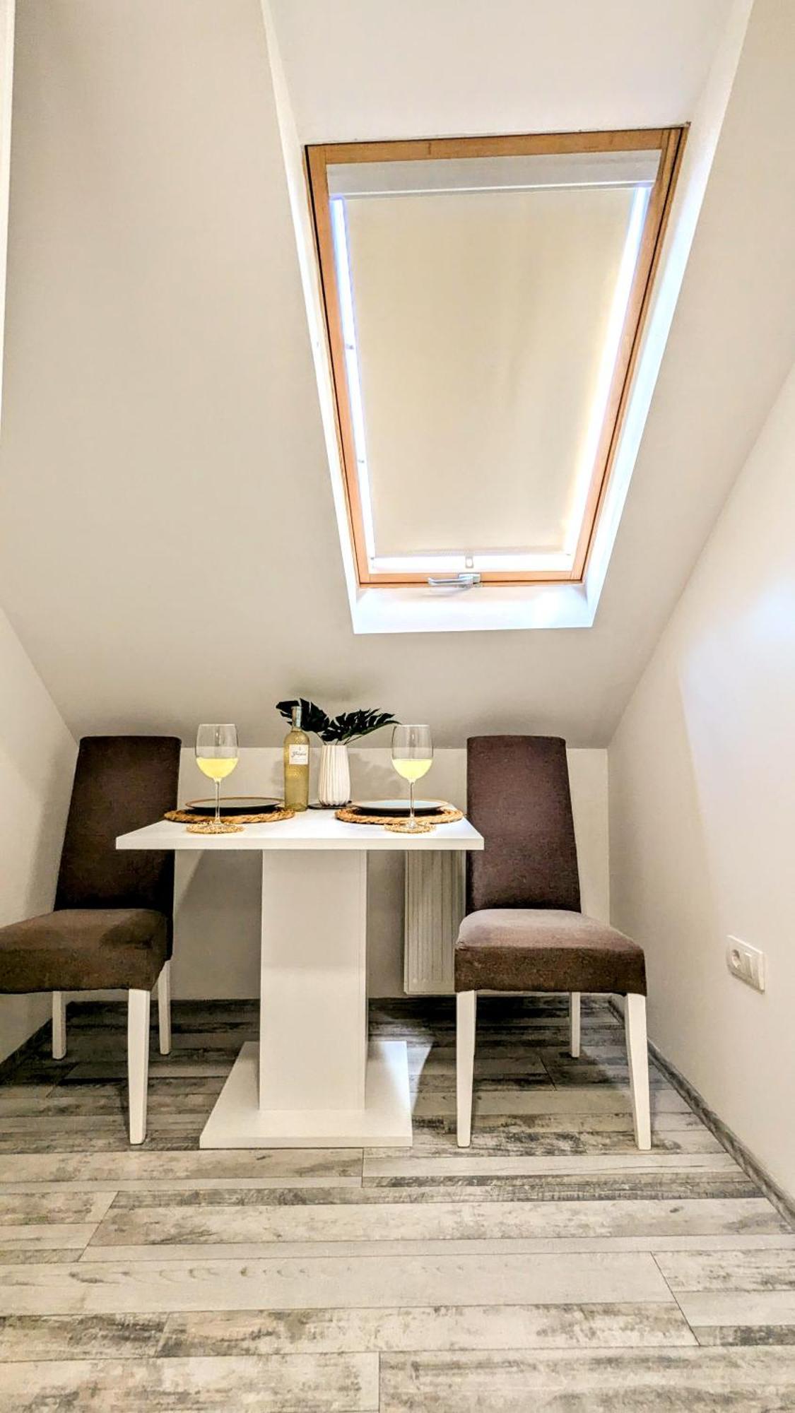Lägenhet Blue Lagoon 150m-2 Minuta Hoda Od Centra, Mogucnost Za Parking-apartmani-nsmilos