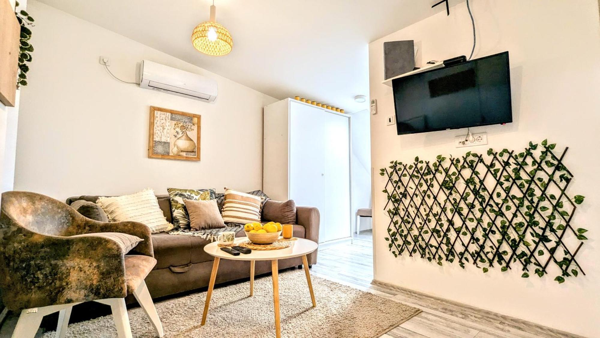 Lägenhet Blue Lagoon 150m-2 Minuta Hoda Od Centra, Mogucnost Za Parking-apartmani-nsmilos *
