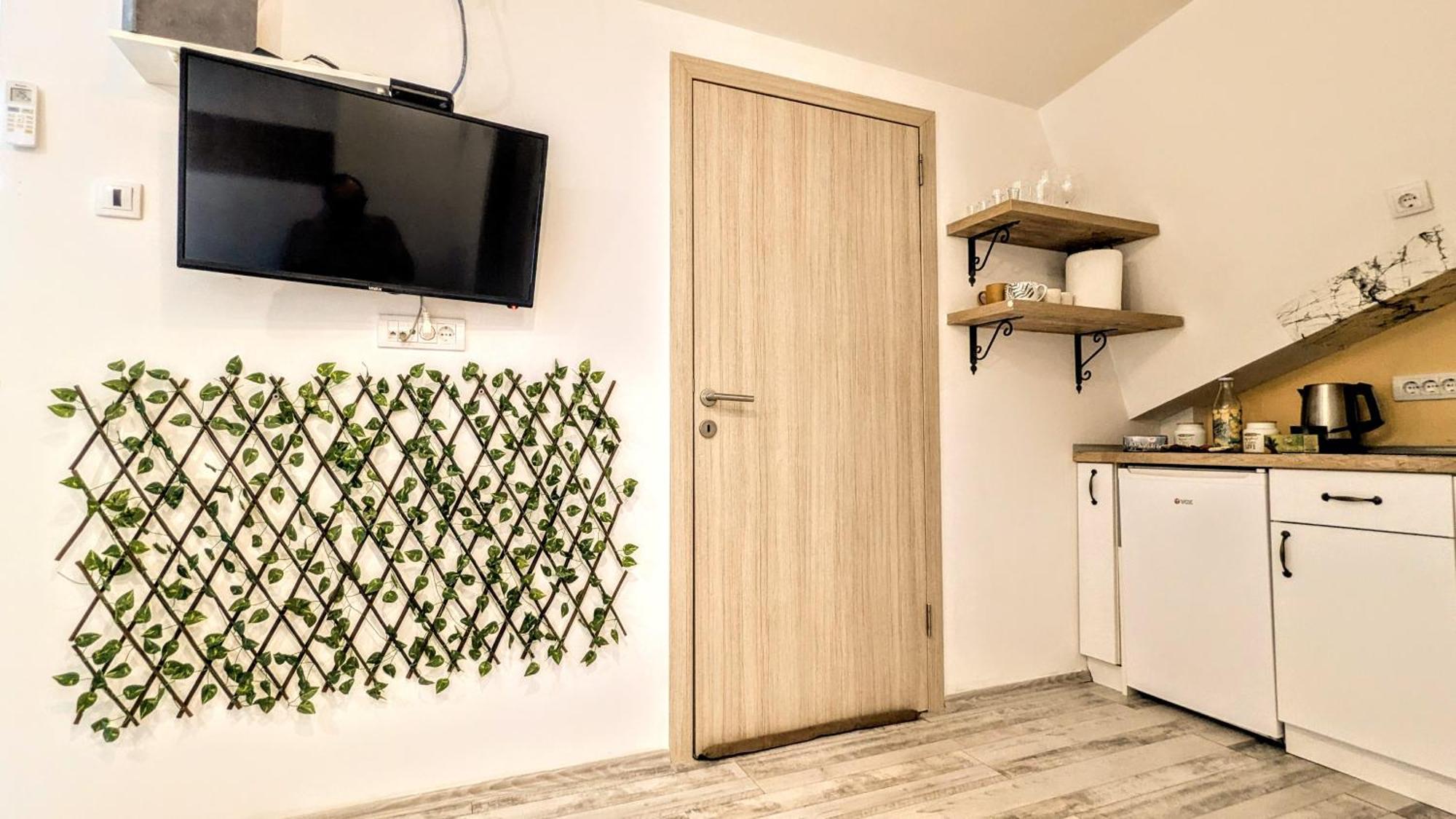 Blue Lagoon 150m-2 Minuta Hoda Od Centra, Mogucnost Za Parking-apartmani-nsmilos *