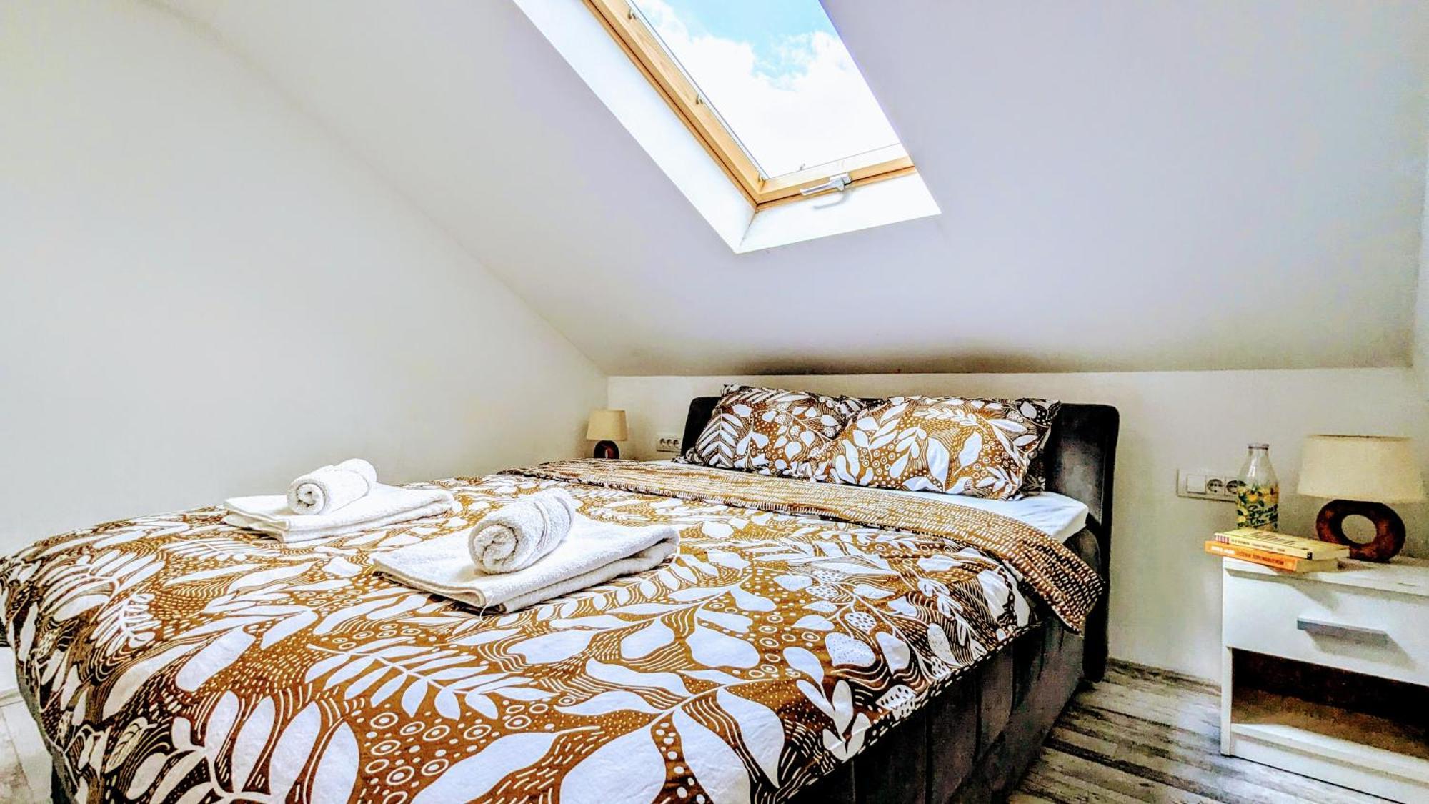 Blue Lagoon 150m-2 Minuta Hoda Od Centra, Mogucnost Za Parking-apartmani-nsmilos * Novi Sad