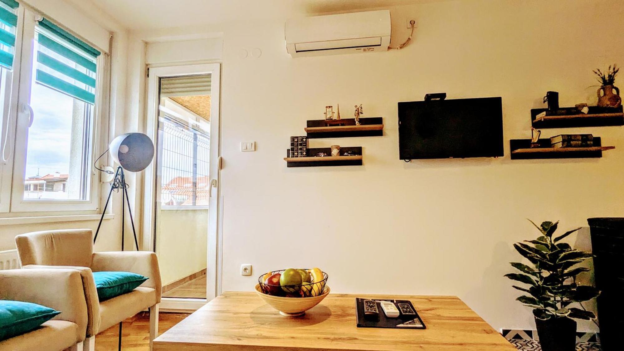 Blue Lagoon 150m-2 Minuta Hoda Od Centra, Mogucnost Za Parking-apartmani-nsmilos Lägenhet