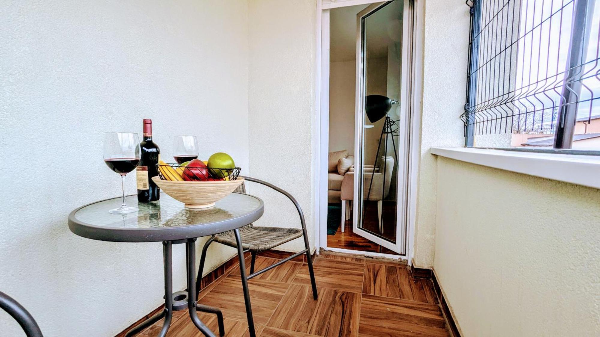 Blue Lagoon 150m-2 Minuta Hoda Od Centra, Mogucnost Za Parking-apartmani-nsmilos Lägenhet Novi Sad