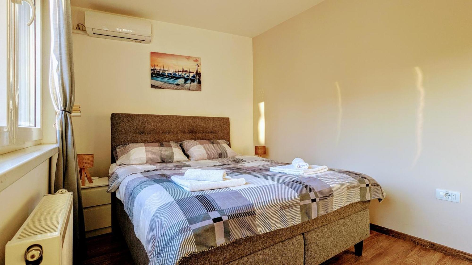Lägenhet Blue Lagoon 150m-2 Minuta Hoda Od Centra, Mogucnost Za Parking-apartmani-nsmilos Novi Sad