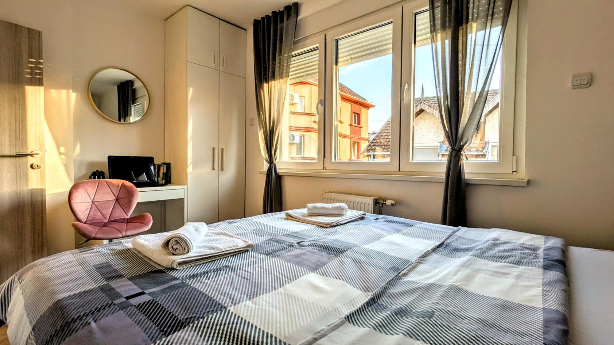 Blue Lagoon 150m-2 Minuta Hoda Od Centra, Mogucnost Za Parking-apartmani-nsmilos *