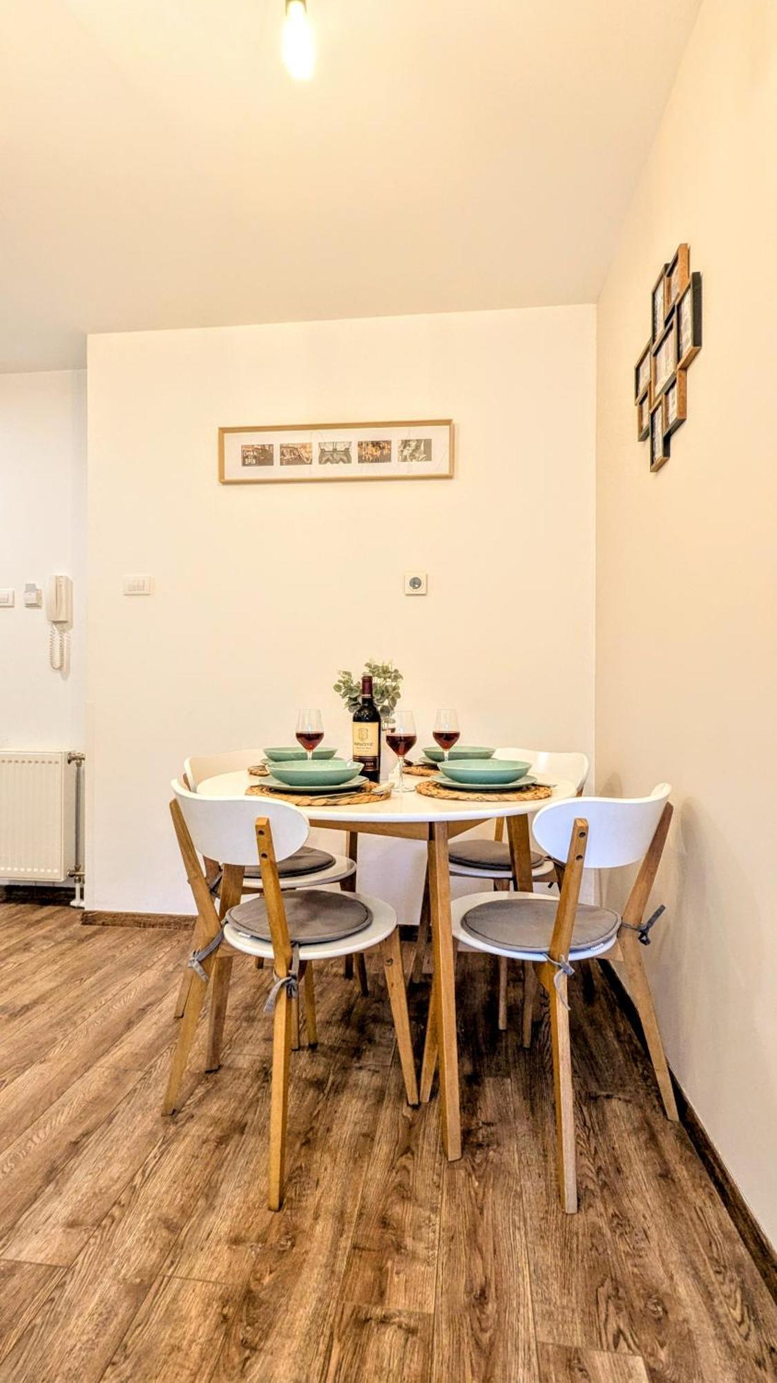 Blue Lagoon 150m-2 Minuta Hoda Od Centra, Mogucnost Za Parking-apartmani-nsmilos * Novi Sad