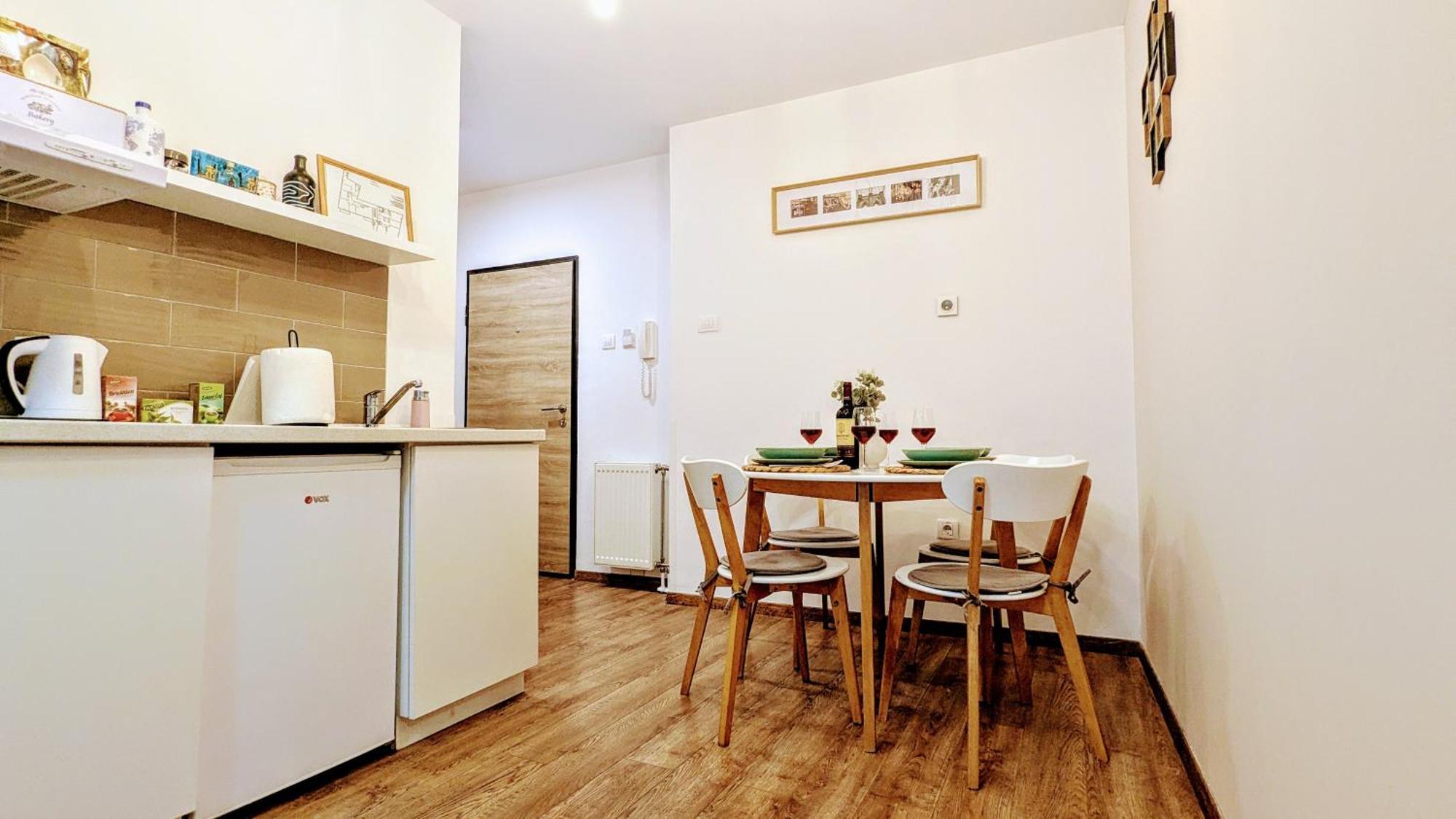 Lägenhet Blue Lagoon 150m-2 Minuta Hoda Od Centra, Mogucnost Za Parking-apartmani-nsmilos *